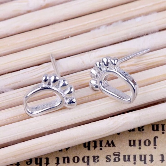 👣 Baby Footprints Stud Earrings - Picture 3 of 6
